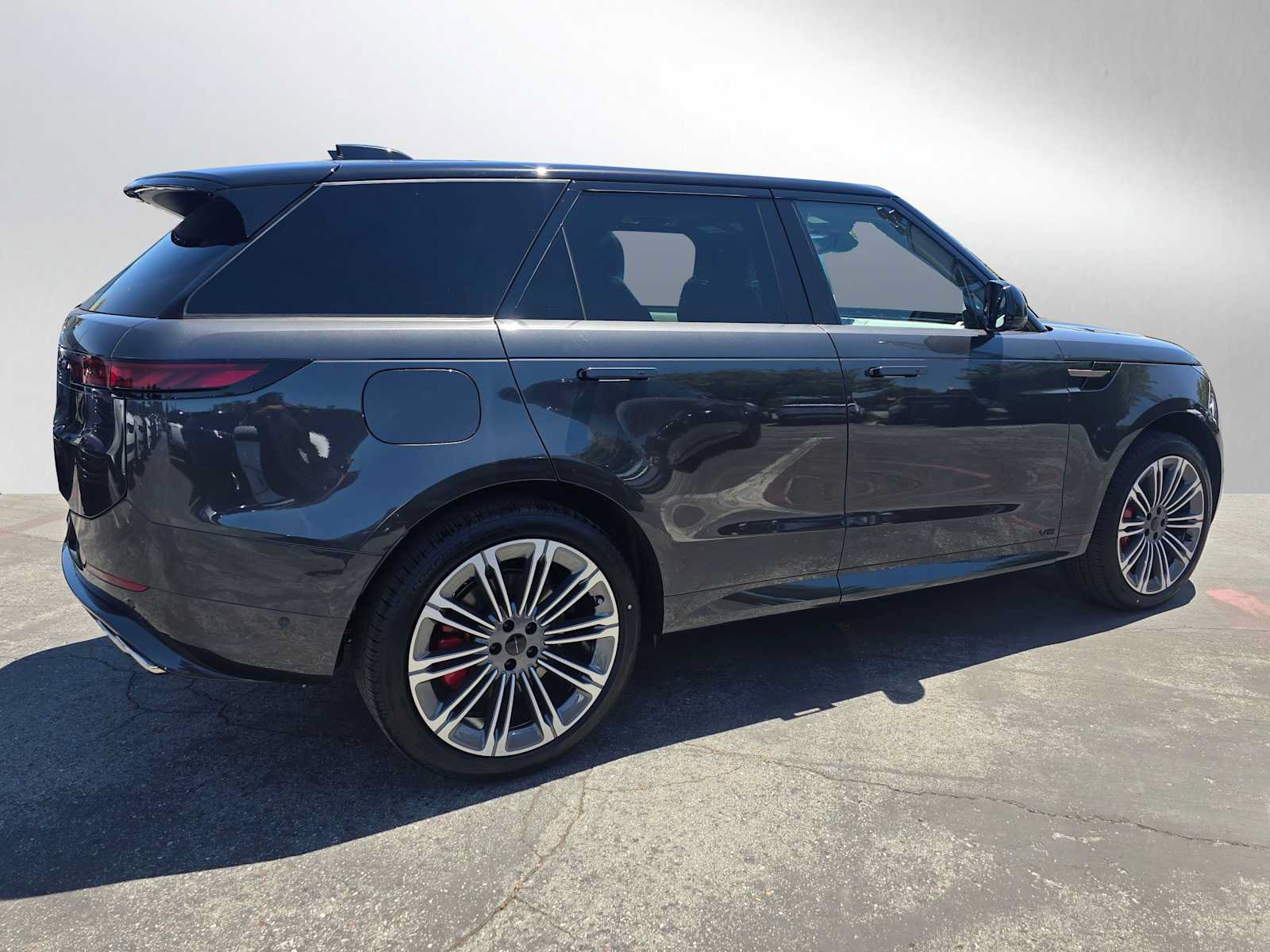 New 2026 Land Rover Range Rover Sport Dynamic SE AWD/4WD image 6