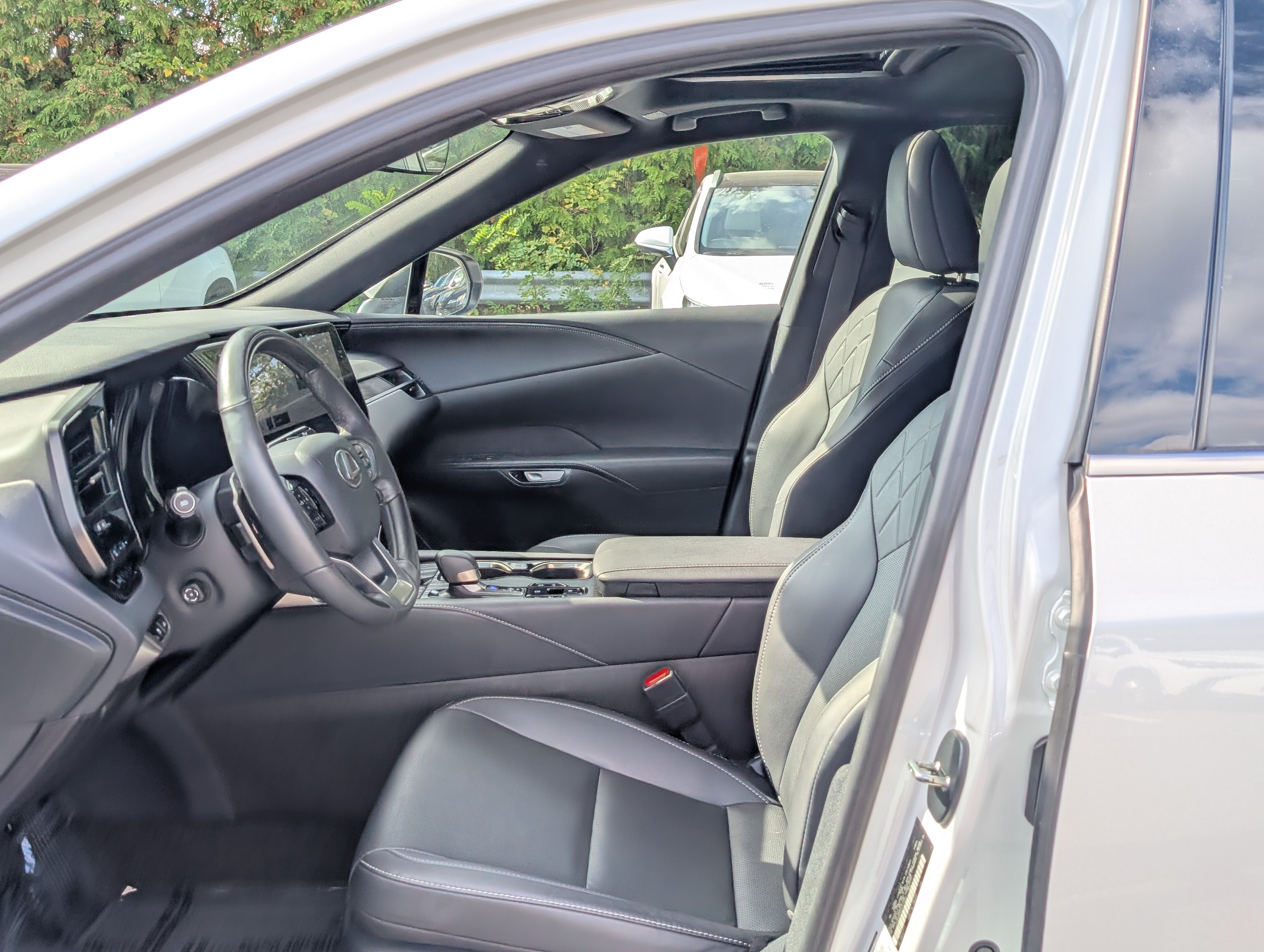 Used 2025 Lexus RX 350 Premium w/ Accessory Package (Z1) AWD/4WD image 17