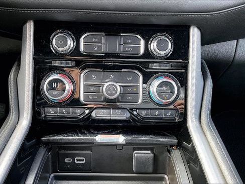 Used 2023 GMC Yukon Denali image 15