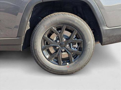 New 2025 Jeep Grand Cherokee L Altitude image 10