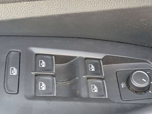 Used 2024 Volkswagen Jetta SE FWD image 13