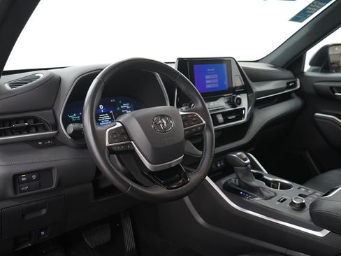 Used 2025 Toyota Highlander XSE AWD/4WD image 28