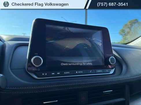 Used 2024 Nissan Rogue SV FWD image 39