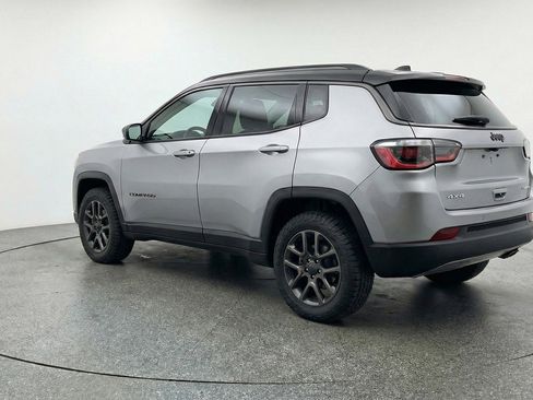 Used 2025 Jeep Compass Trailhawk AWD/4WD image 6