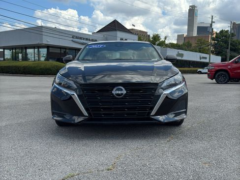 Used 2025 Nissan Altima 2.5 SV FWD image 3