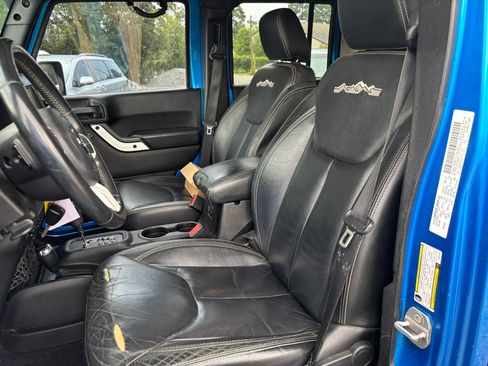 Used 2014 Jeep Wrangler Unlimited Sahara AWD/4WD image 11