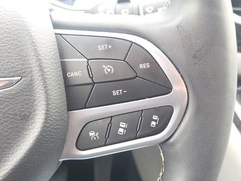 Used 2023 Chrysler Pacifica Touring-L FWD image 44