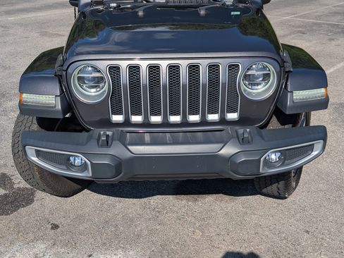 Used 2018 Jeep Wrangler Unlimited Sahara AWD/4WD image 12