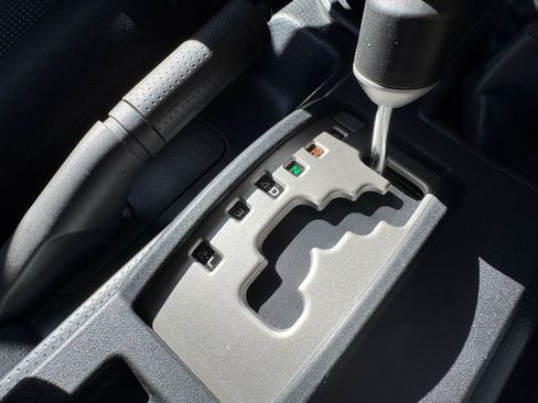 Used 2010 Toyota FJ Cruiser 4WD image 18
