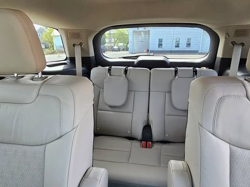 Used 2022 Ford Explorer Platinum w/ Equipment Group 601A AWD/4WD image 21
