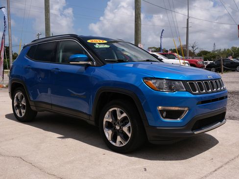 Used 2017 Jeep Compass Limited AWD/4WD image 3