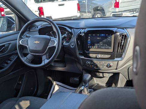 Used 2023 Chevrolet Traverse LT image 14