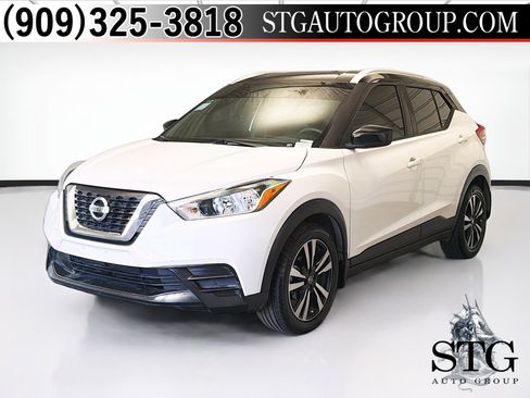 Used 2019 Nissan Kicks SV FWD image 1