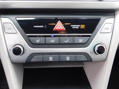 Used 2017 Hyundai Elantra SE FWD image 12
