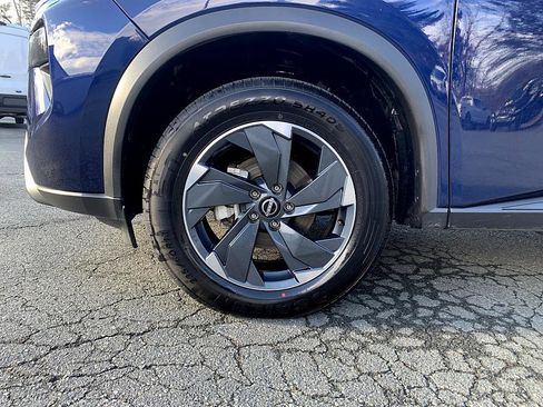 Used 2024 Nissan Rogue SV image 8