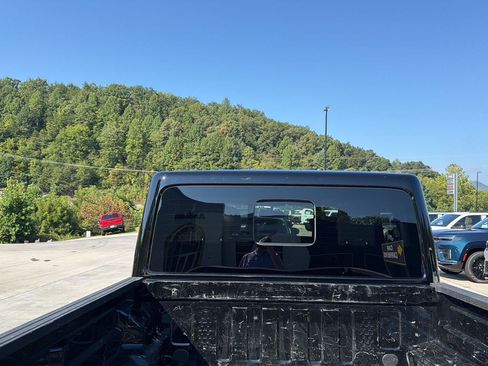 Used 2025 Jeep Gladiator Sport AWD/4WD image 29