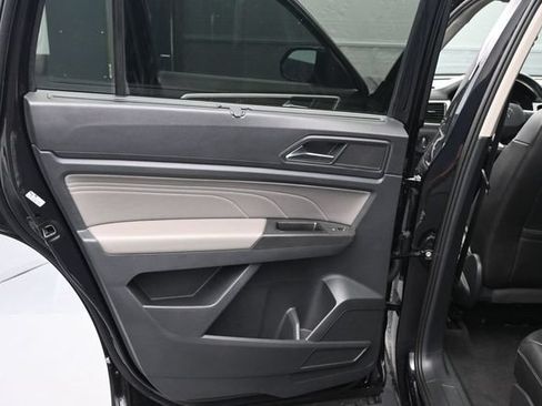 Used 2023 Volkswagen Atlas SE w/ Black Wheel Package FWD image 8