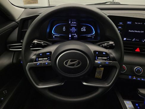 Used 2024 Hyundai Elantra SE FWD image 22