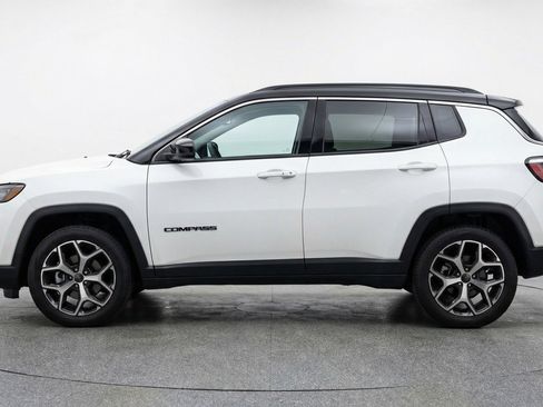 Used 2025 Jeep Compass Limited image 5
