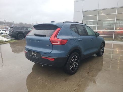 Used 2024 Volvo XC40 B5 Core image 7