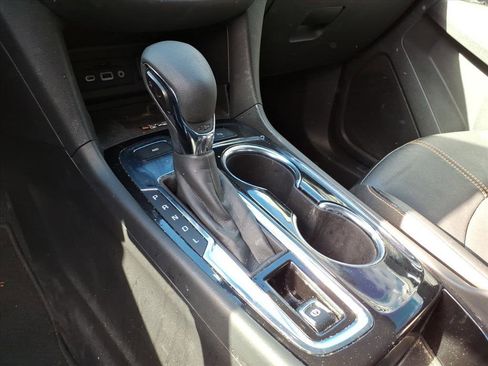 Used 2023 Chevrolet Equinox Premier image 16