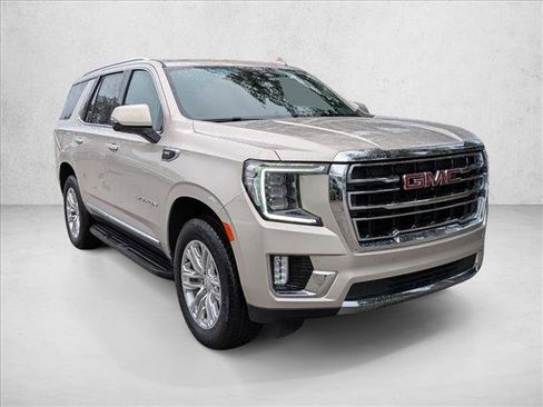 Used 2024 GMC Yukon SLT w/ SLT Luxury Package image 3