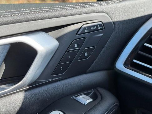 Used 2022 BMW X7 xDrive40i w/ Premium Package image 18