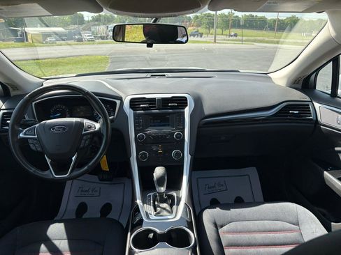 Used 2015 Ford Fusion SE w/ Equipment Group 201A FWD image 18