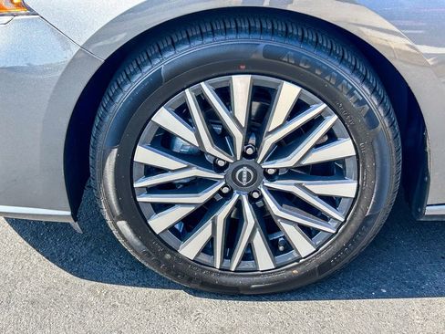 Certified 2024 Nissan Altima 2.5 SV FWD image 11