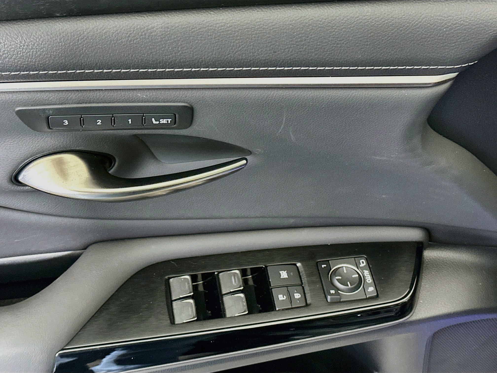 Used 2024 Lexus ES 300h w/ Premium Package FWD image 15