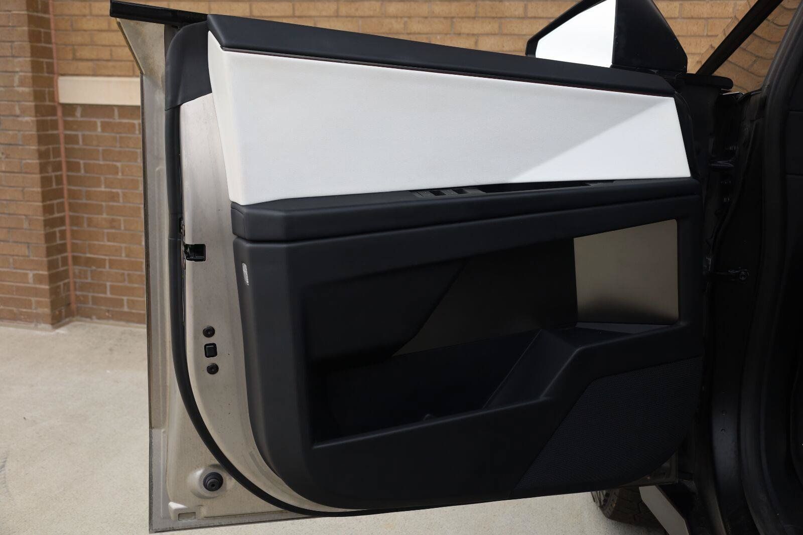 Used 2024 Tesla Cybertruck AWD Crew Cab image 14