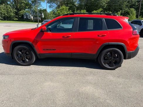 Used 2021 Jeep Cherokee Latitude Plus AWD/4WD image 3