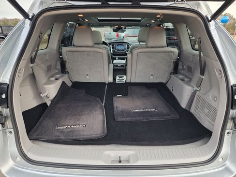 Used 2018 Toyota Highlander Limited Platinum image 6
