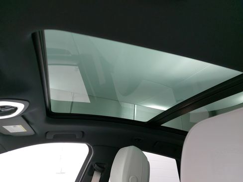 Certified 2026 Porsche Macan image 31