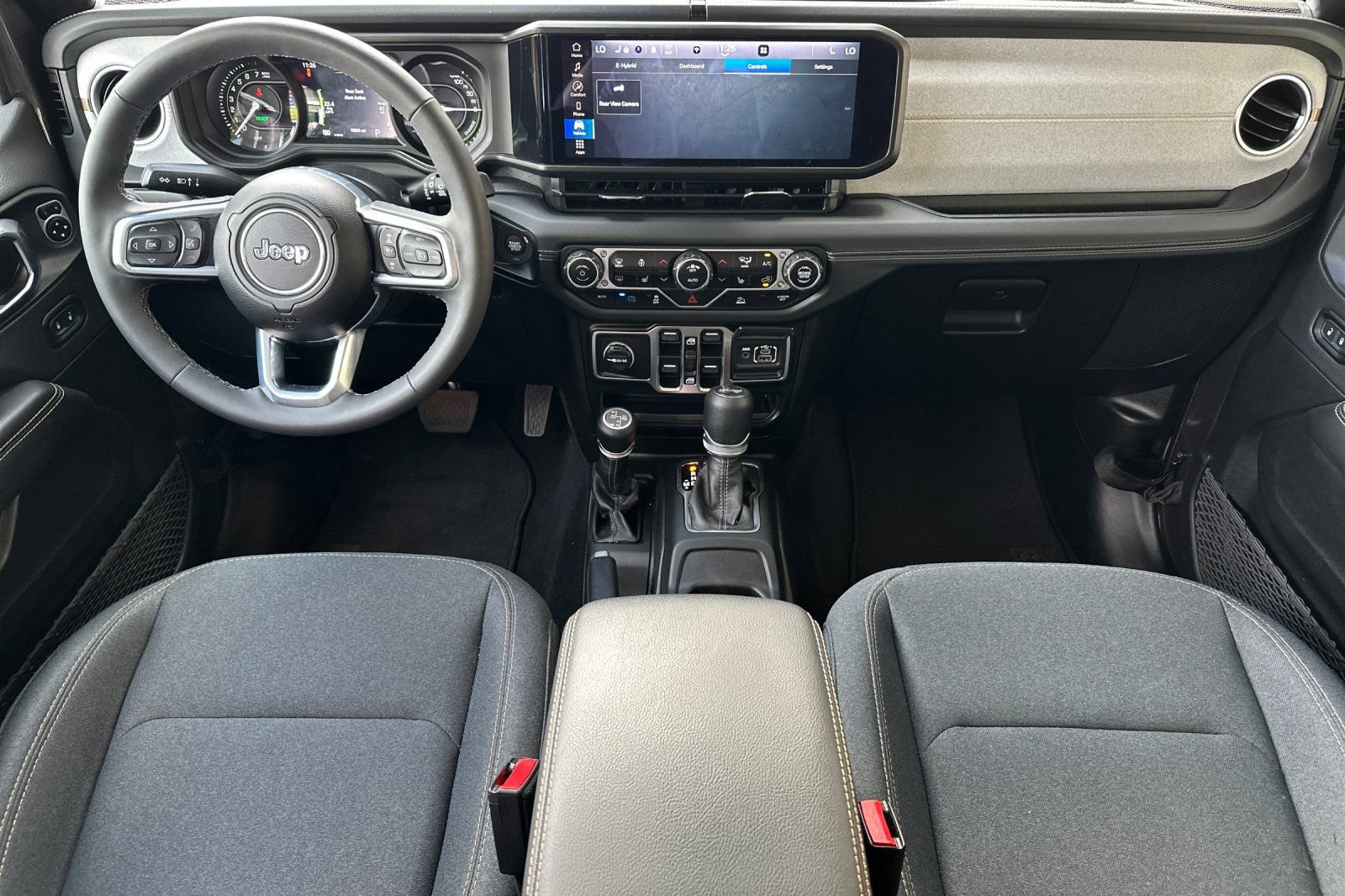 Used 2025 Jeep Wrangler Unlimited Sahara AWD/4WD image 13