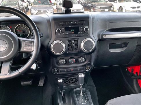 Used 2018 Jeep Wrangler Unlimited Sahara image 6