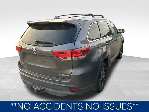 Used 2017 Toyota Highlander XLE image 2
