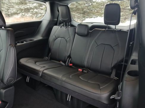 New 2026 Chrysler Pacifica Select image 23