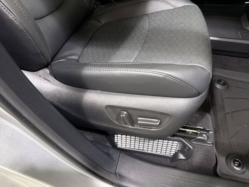 Used 2025 Toyota Sienna Limited AWD/4WD image 37