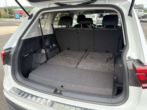 Used 2023 Volkswagen Tiguan SE FWD image 13