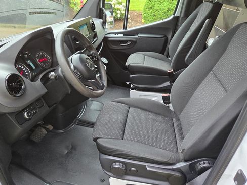 Used 2019 Mercedes-Benz Sprinter 144 image 32