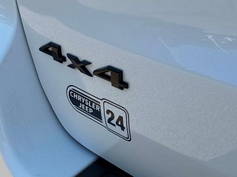 Certified 2021 Jeep Grand Cherokee Laredo X AWD/4WD image 11