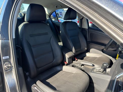 Used 2012 Volkswagen Jetta SE FWD image 19