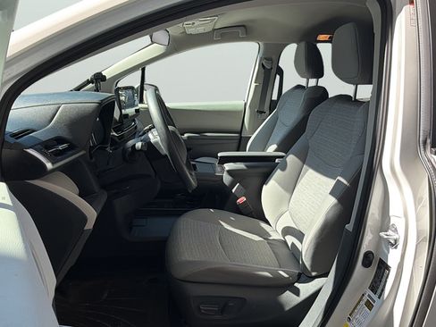Used 2021 Toyota Sienna LE FWD image 9