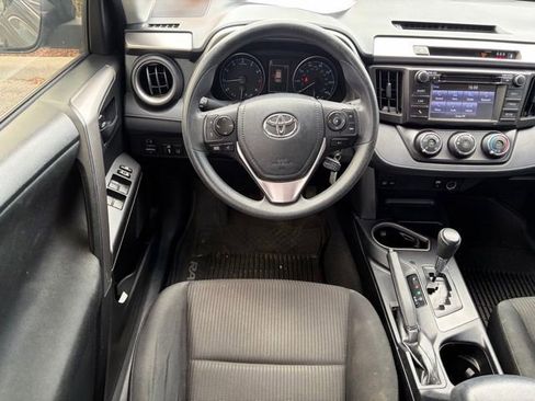Used 2018 Toyota RAV4 LE image 10