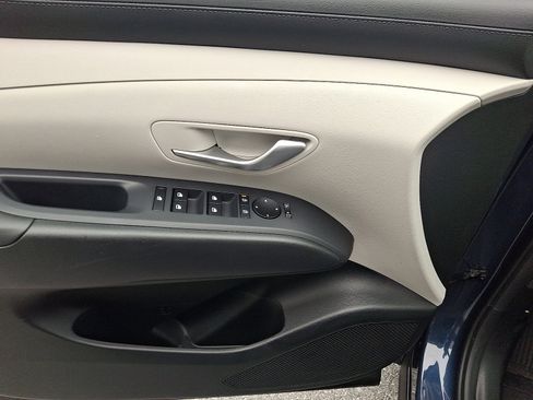 Certified 2025 Hyundai Tucson SE image 13