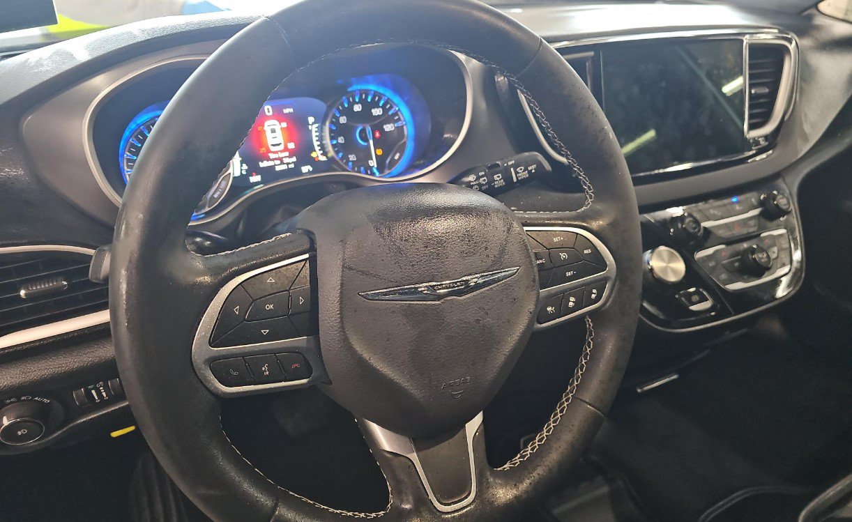 Used 2026 Chrysler Pacifica Select FWD image 8