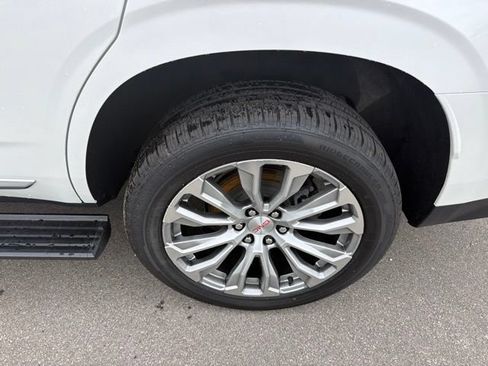 Used 2021 GMC Yukon Denali w/ Denali Premium Package AWD/4WD image 10