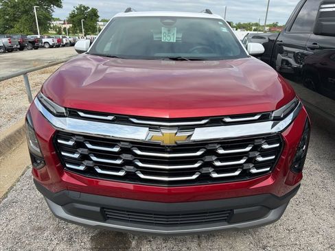 Used 2025 Chevrolet Equinox LT w/ Convenience Package II FWD image 2