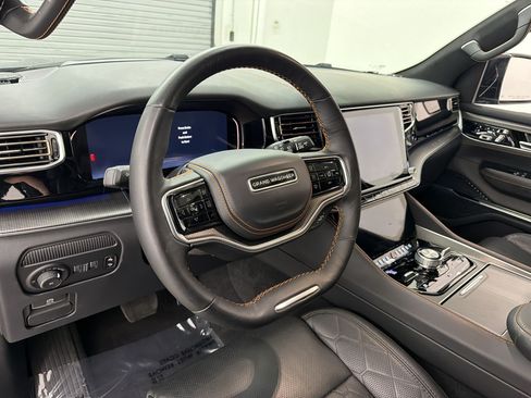 Used 2023 Jeep Grand Wagoneer Series III w/ Quick Order Packagew 28T AWD/4WD image 4